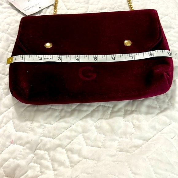 Guess Women’s Burgandy evening purse with chain strap and metal front snap. - Picture 7 of 10
